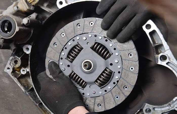 Güler otomotiv olarak Debriyaj Baskı Balata Bakımı